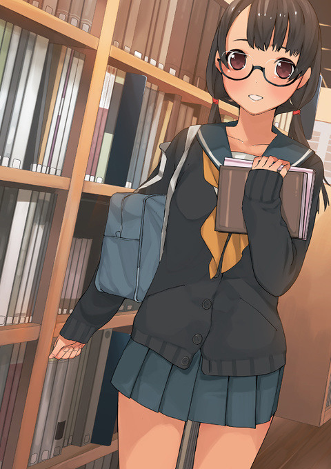 メガネ女子 in 図書館